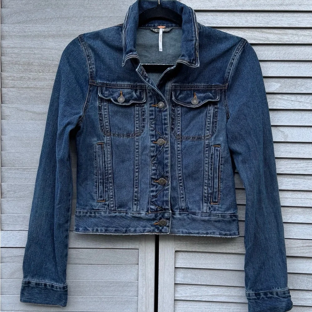 Free People Medium Blue Jean Jacket. Great Condition. Size XS Festival Classic - Picture 15 of 15